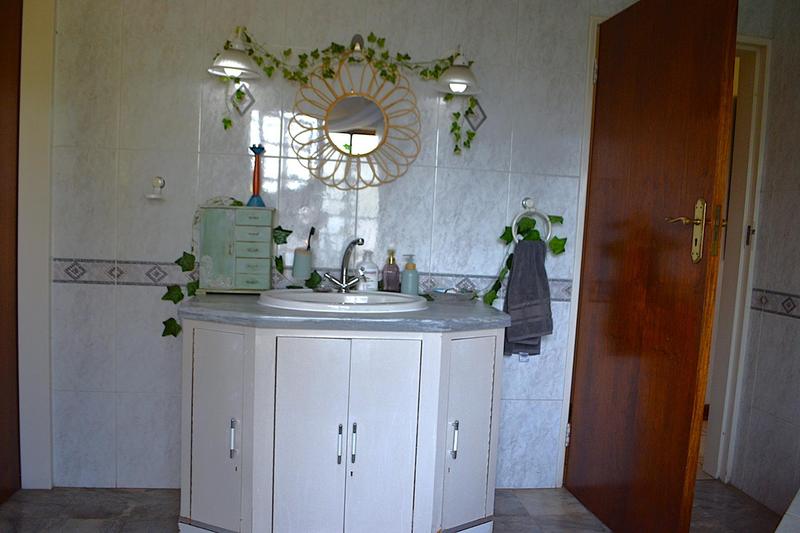 To Let 4 Bedroom Property for Rent in Vyfhoek A H North West